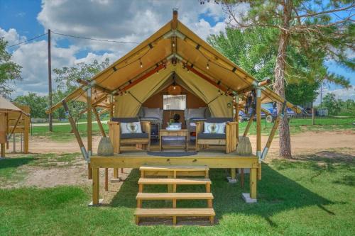 Navasota Other | BeeWeaver Luxury Glamping - Idyllic Hive Check