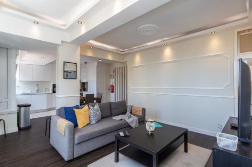 Paco De Arcos Apartment | BeGuest Casa dos Poetas Oeiras Apartment