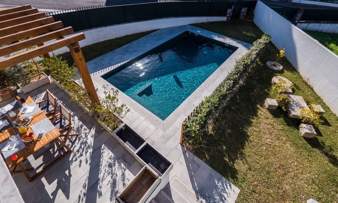 Cascais Ski Chalet | BeGuest Sun & Pool House