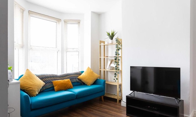 Ormeau Apartment | Belfast City - 3 Bed Cosy Terrace Home - Hip and Trendy Ormeau Road
