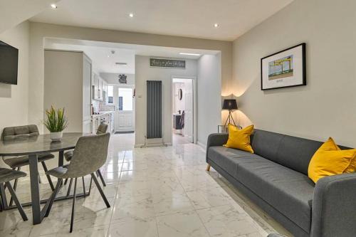 Queens Quarter House | Belfast Luxury Lets - Windsor Townhouse
