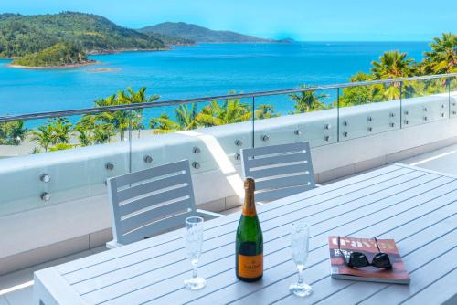 Hamilton Island Apartment | Bella Vista E9 - Ocean View Spacious 2 Bedroom with golf buggy