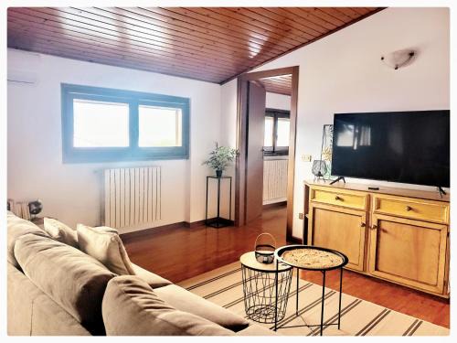 San Siro Apartment | Bella vista lago e parcheggio privato - Acquaseria centro