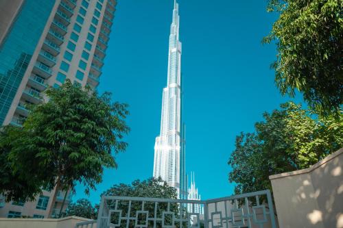 Downtown Dubai Villa | BellaVista - Villa Luxe Resort - 1BR - Burj Residences - Direct Access Dubai Fountain and Mall