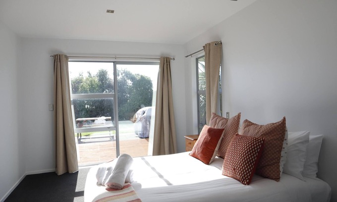 South Bay House | Bellbird - Stunning Views, Stunning Home
