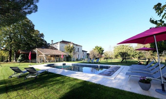 Bossugan Villa | Belle demeure familiale avec piscine proche St Emilion