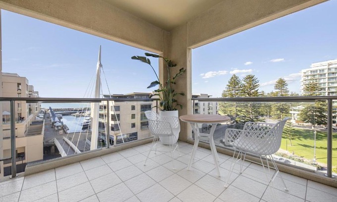 Glenelg Apartment | Belle Escapes - Park View Apartment at The Pier