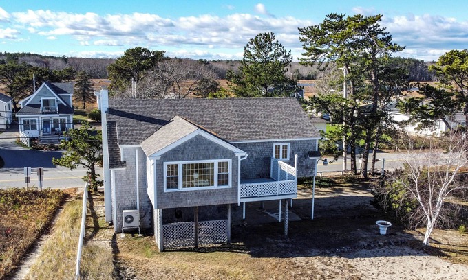 Biddeford Pool House | Belle Mer: Beachfront Bliss in Biddeford’s Hills Beach Community