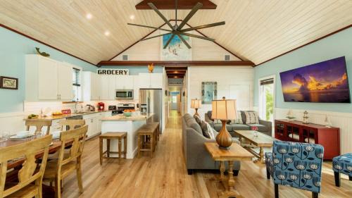Midtown House | Belle of the Beach by Last Key Realty