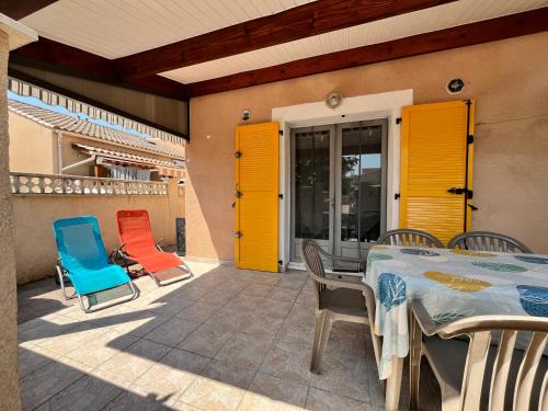 Portiragnes-Plage Villa | Belle villa d'angle, 6 couchages, cuisine climatisée, 3 chambres terrasse ombragée parking dans résidence sécurisée avec piscine commune, 400 m de la mer, LROND24