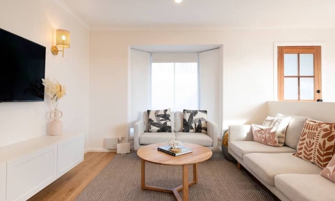 Trevallyn House | Belleview - stylish and cosy getaway