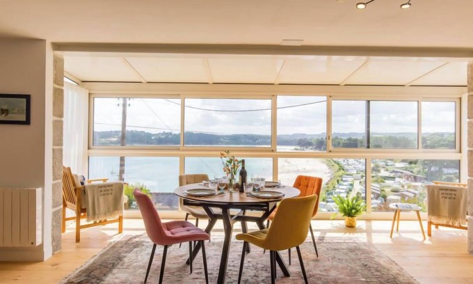 Locquirec House | Belvédère sur la Mer by Interhome