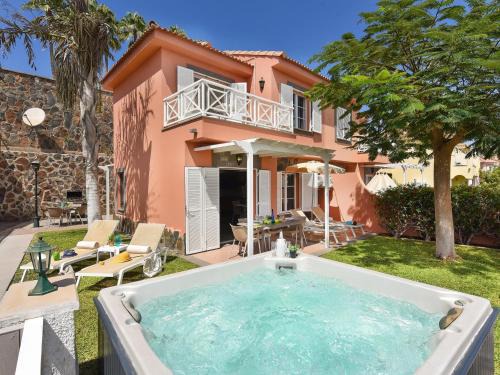 Playa del Ingles Ski Chalet | Belvilla by OYO Santa Ana 7