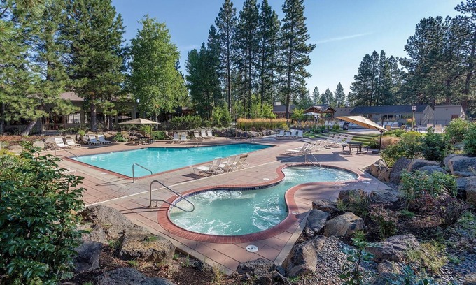 Bend Resort | Bend, OR: 2BR w/Fireplace, Pool, Ice Skating, Stables, Lake, Watersports & More!