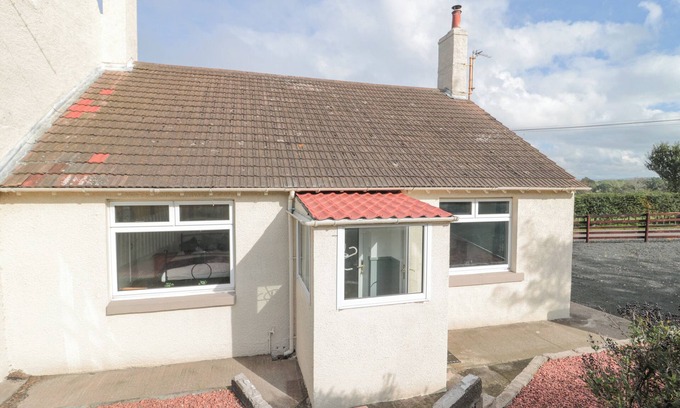 Akeld Cottage | BENDOR COTTAGE, pet friendly, country holiday cottage in Wooler
