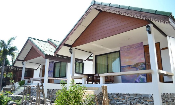 Ko Sichang Resort | Benjaporn Bungalow