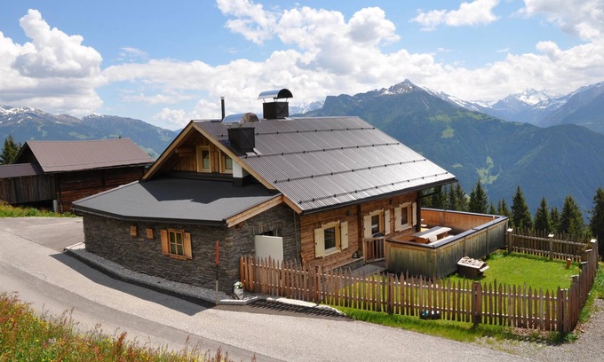 Hippach Ski Chalet | "Berghütte Ahornblick" with WiFi and great mountain view