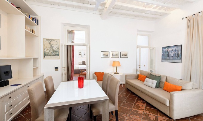 Rione XIV Borgo Apartment | Bernini al Borgo
