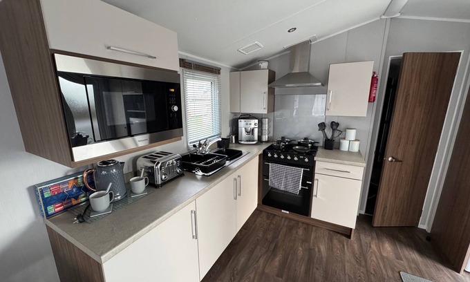 Berwick-upon-Tweed Apartment | Berwick-upon-tweed - Caravan - Sleeps 6 - Parking