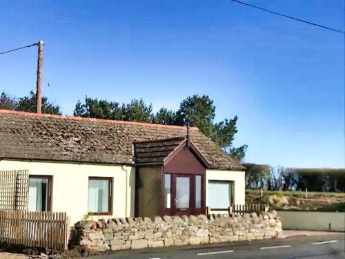 Berwick-upon-Tweed House | Berwick Upon Tweed - Ford Common - Stunning Walks and Views - Dog Friendly - Sleeps 6 - 2 Bedrooms 2 Bathrooms Cottage - Sun Room - Private Garden - Off Street Parking - Quiet Rural Location - Fast Wifi