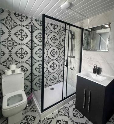 Adamsdown Apartment | Best 2BR Flat in Cardiff Near Town Centre
