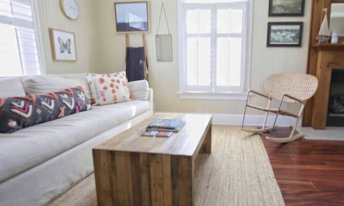 Charlevoix Cottage | BEST LOCATION in CVX! 1.5 blocks from Lake MI Beach & DOWNTOWN CHARLEVOIX!