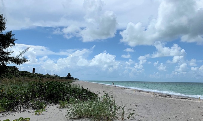 Englewood Cottage | Best Location on Manasota Key, Cottage Sleeps 3, Kayaks and Wi-Fi
