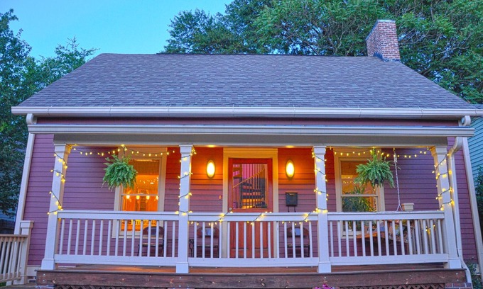 Cabbagetown House | Best of Cabbagetown 3 bed, 2 bath w/grand piano, hot tub, putting green!