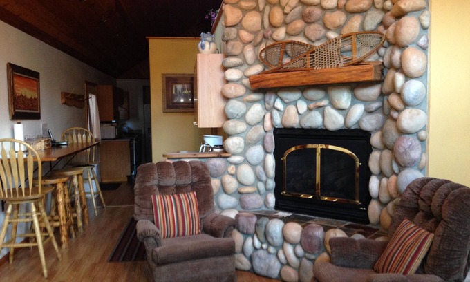 Kellogg House | Best Value! Sleeps 6 - No Hot Tub