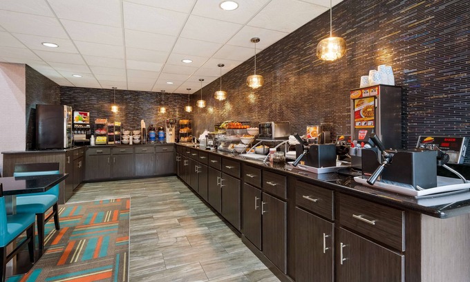 Perry Hotel | Best Western Bradbury Inn & Suites