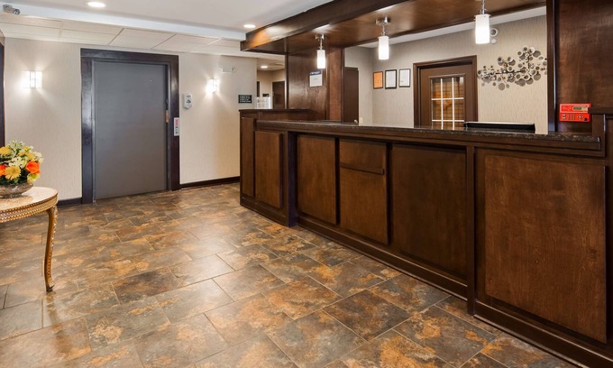 Batavia Hotel | Best Western Crown Inn & Suites