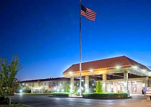 Moses Lake Hotel | Best Western PLUS Lake Front Hotel