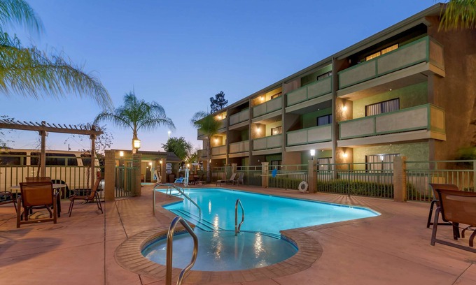 Gilroy Hotel | Best Western Plus Forest Park Inn