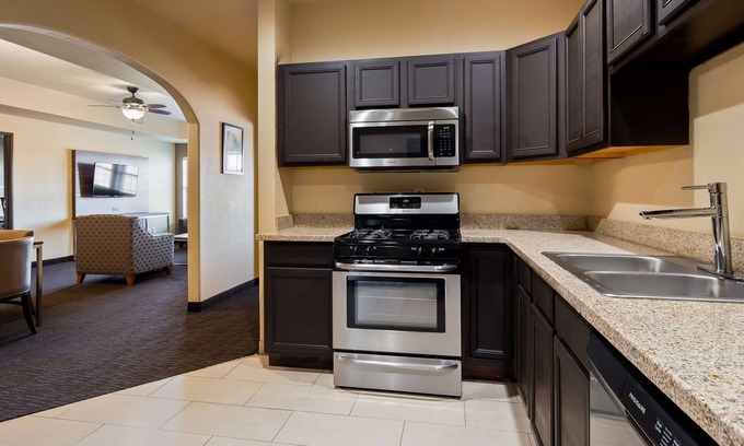 Stone Oak Hotel | Best Western Plus Hill Country Suites