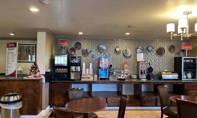 Palmdale Hotel | Best Western Plus John Jay Inn & Suites