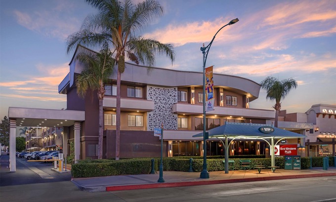 Anaheim Resort Hotel | Best Western Plus Park Place Inn - Mini Suites
