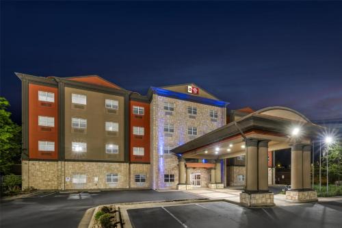 North Little Rock Hotel | Best Western Plus JFK Inn & Suites