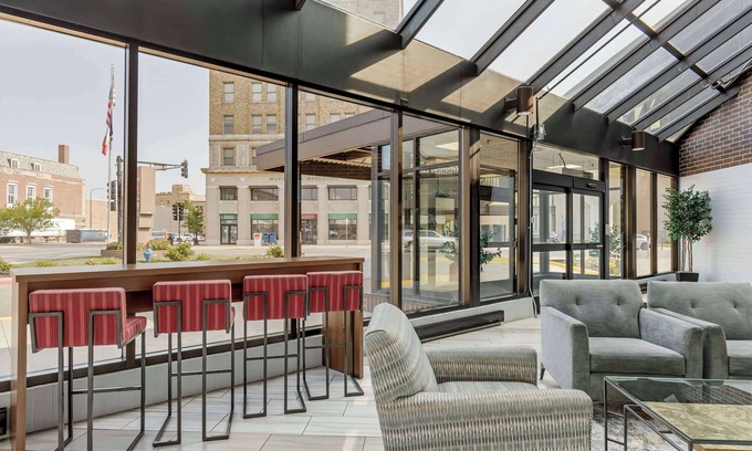 Waterloo Hotel | Best Western Plus Waterloo & Cedar Falls