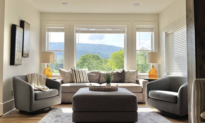 Russellville House | Bethel House at the base of Mt Nebo, stunning views!
