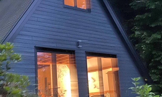 Kerlaz Ski Chalet | Between land and sea, an unusual cottage in a rural setting