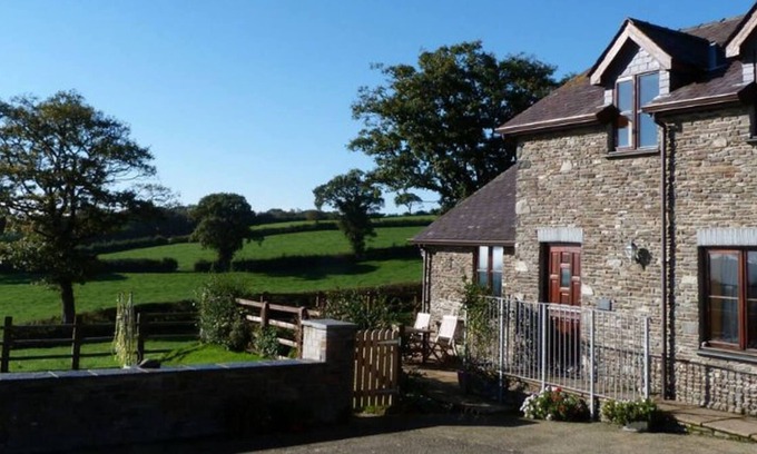 Silian Other | Beudy Bach in the beautiful Lampeter