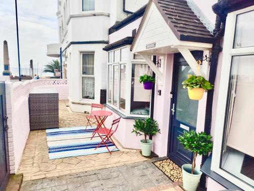 Bexhill-on-Sea House | Bexhill Beautiful Sea Front Bungalow