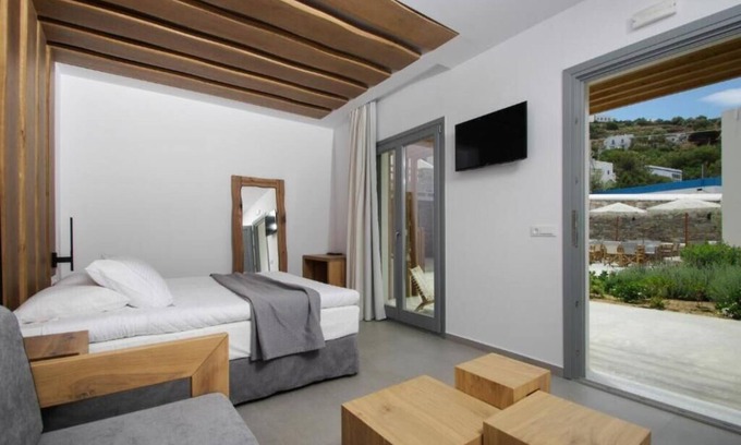 Kini Apartment | BH835 - C - Suite Syros
