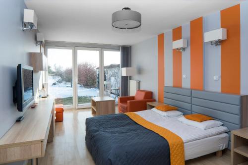 Sandomierz Apartment | Biały Domek studio pomarańczowe