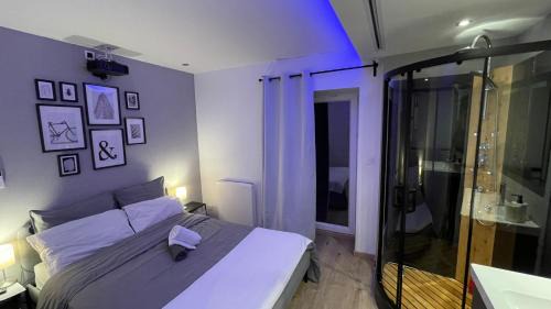 Dole Apartment | Bienvenue chez vous "appartement classé 2 étoiles en RDC avec espace extérieur et parking"