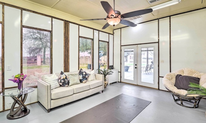 Denton County House | ‘Big Barrels Ranch' on 50 Acres: Countryside Views