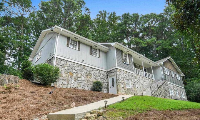 Lilburn House | Big Home 6 beds mins from Infinity center& CITY