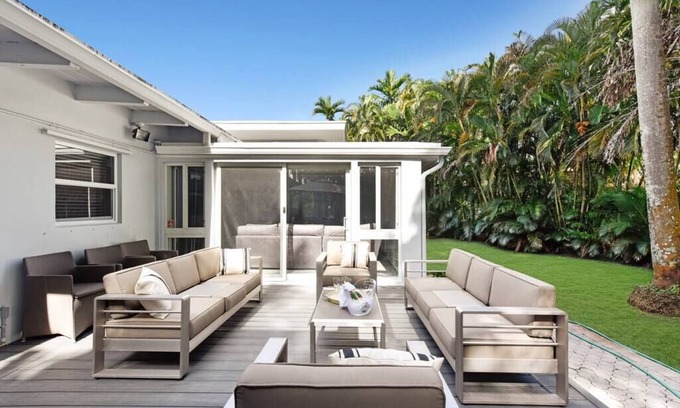 River Oaks Villa | Big House in Fort Lauderdale