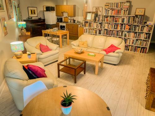 Londonderry Apartment | Big RiverView Flat