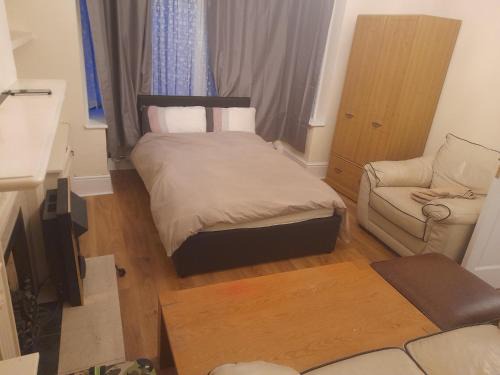Crofton Park House | big room with free parking